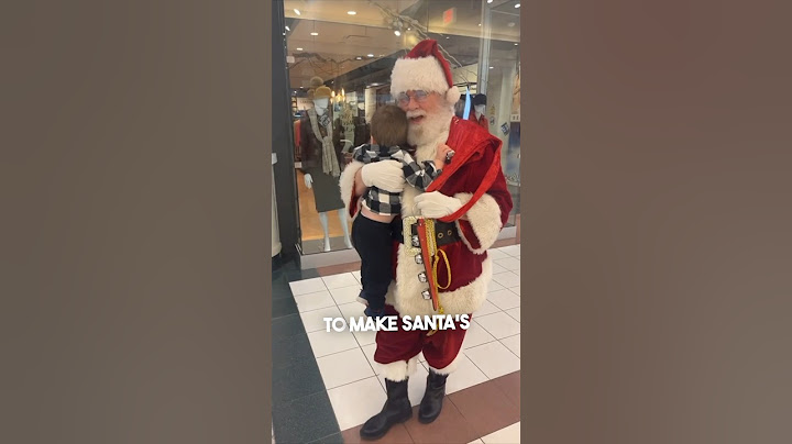 This little boy ran from his mom to Santa Claus ❤️