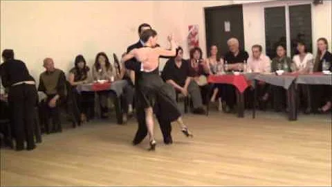 Andrea Metz y Fernando Santillan bailando el Tango...