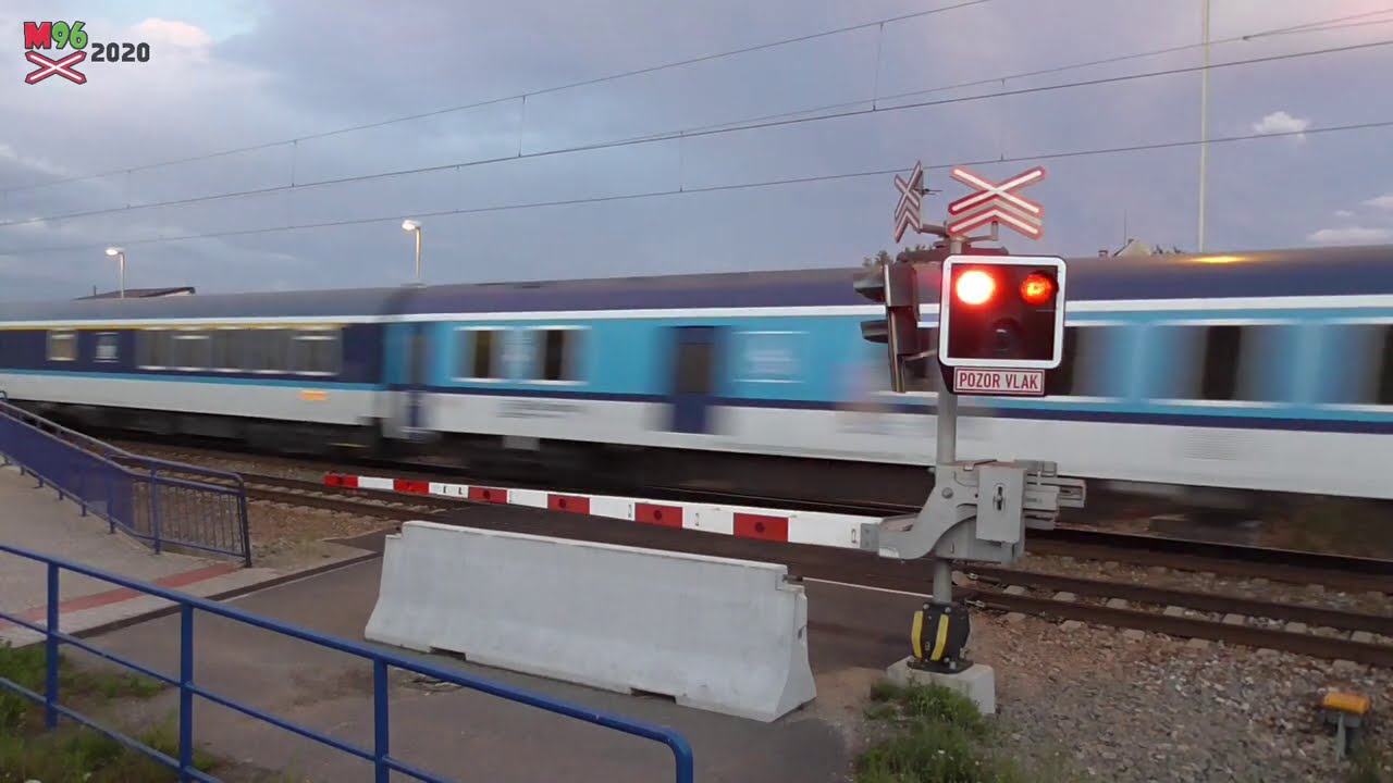 Železniční přejezd Horusice #1 [P6101] - 6.7.2020 [večer] / Czech railroad crossing