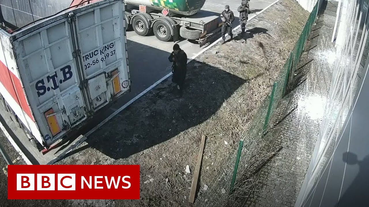 Russian soldiers caught on camera killing Ukrainian civilians - BBC News photo