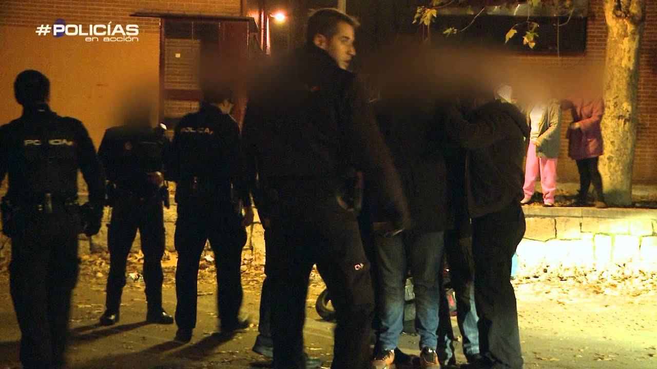 Los Policías en acción detienen a los ladrones de una moto - Policías en Acción