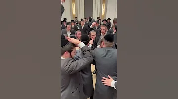 WHEN THE BEAT DROPS THE CROWD HOPS Jewish Dance Dj Edm Shorts 
