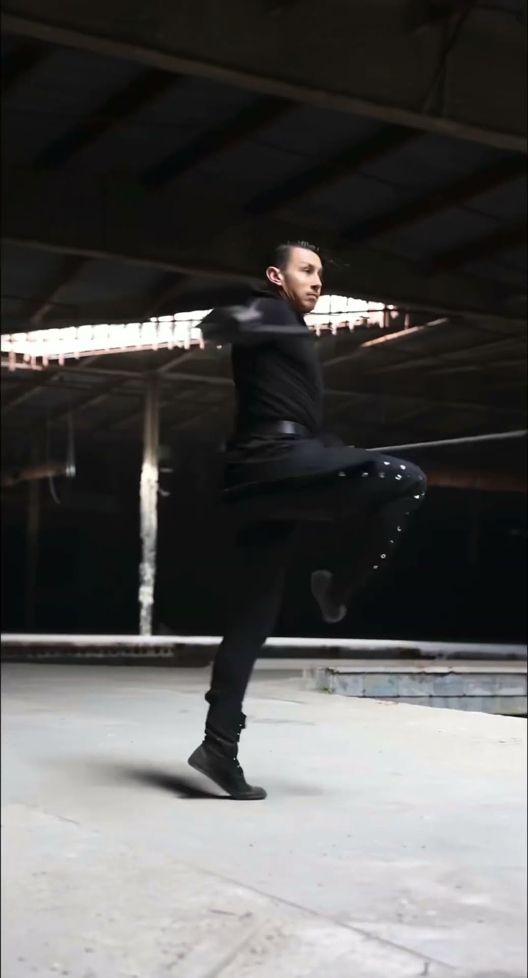 I AM THE NIGHT