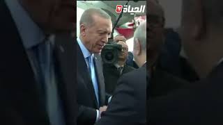 بالأحضان ..شاهد حفاوة الإستقبال التي خصها الــرئيس تبون لنظيره التركي أردوغان