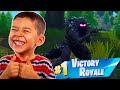 Un BAMBINO di 10 anni MI CHIEDE di farlo VINCERE su Fortnite!!