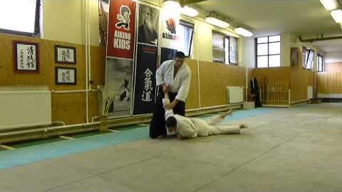 ushiro ryotedori nikyo omote [TUTORIAL] Aikido empty hand basic technique