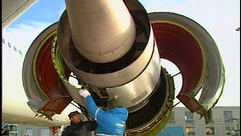 AIRCRAFT | A330 GE CF6 Engine - Closing of the Core Cowl Doors