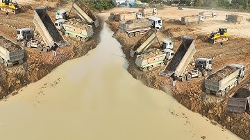 Bulldozer SHANTUI Push Soil In Water Deep And Dumbs truck 25tone are good to work