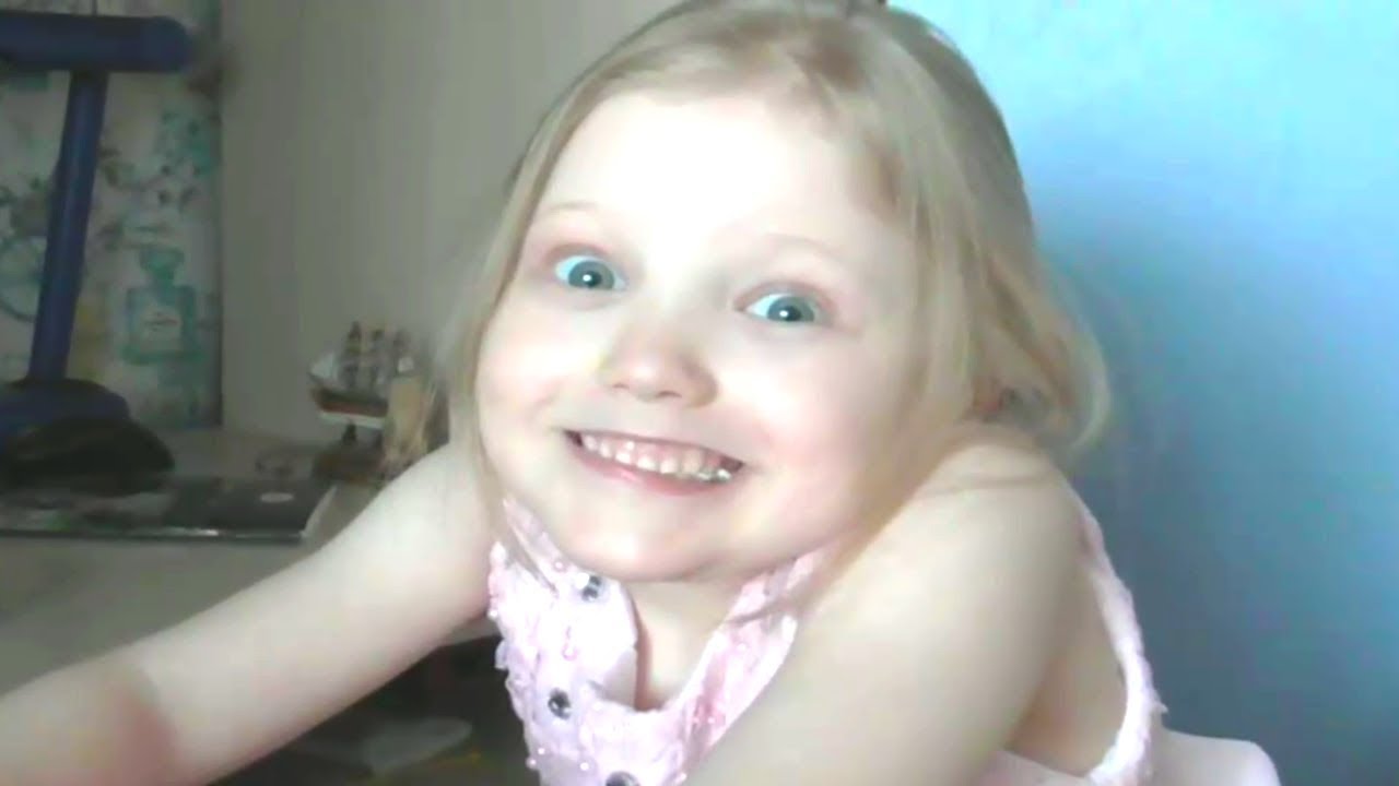 Песня "Ты ж меня пидманула". Маленькая девочка поет песню. Видео для ...