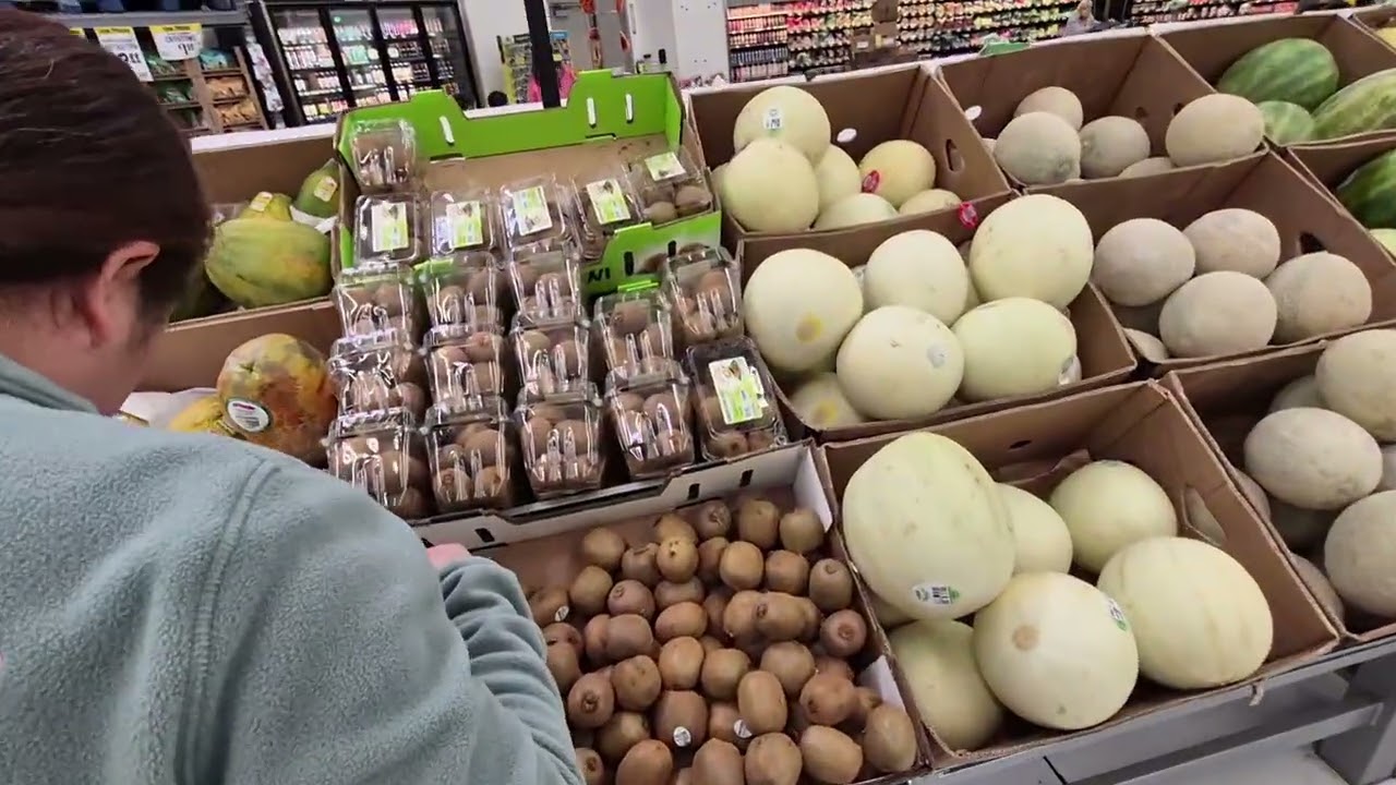 Namalengke at nagluto ng goto, naggawa din ng leche flan,,,siraniko na, kusinero pa.