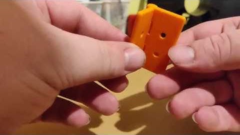 How to model a hinge in SolidWorks for 3D Printing (Short Tutorial)