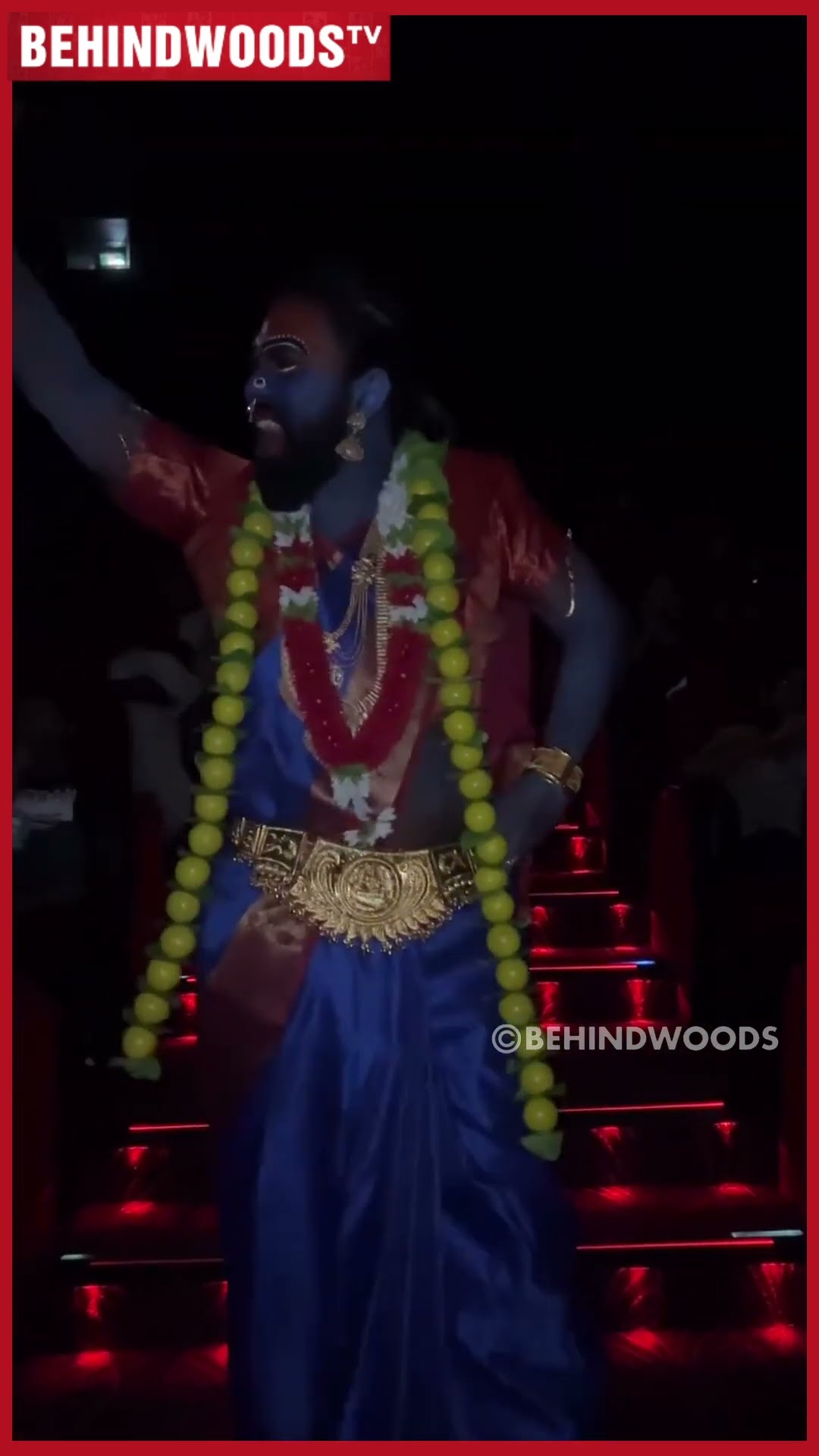 யாருப்பா இவரு Allu Arjun மாதிரி இருக்காரு ? Shock ஆன Theatre Audience