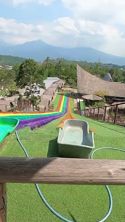 Bermain Perosotan Tertinggi Rainbow Slides #shorts