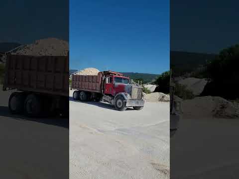 MASHATED  BUT STILL RUNNING #TRUCKS #TRUCKERS #TRUCKING #JAMAICA #OLD