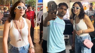 Sara Ali Khan Pose With Fans, Spotted At Airport