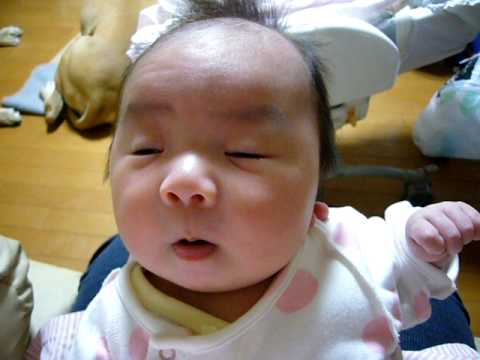 おもしろい顔になる赤ちゃん２ Layla１ヶ月半 Youtube