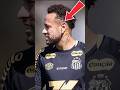 O que Neymar sempre faz antes de entrar em campo!