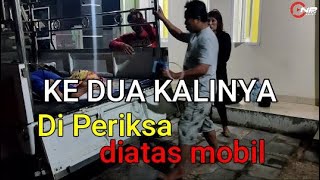 DOKTER PERIKSA PASIEN DIATAS MOBIL