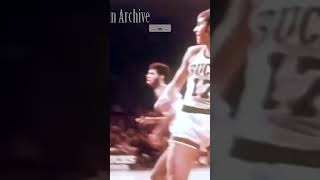 In a Wilt Chamberlain 🐐 and Kareem Abdul-Jabbar 🐐 battle, the paint is not a safe space  #nba