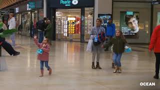 Efteling-reclame met augmented reality in winkelcentra (Ocean Outdoor Nederland)