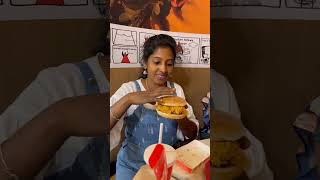 🤯என்னங்க Burger-ல Chickenஆhh😳Master plan Weight loss real twist food Asattugal-4😂#rajarubi #shorts screenshot 4