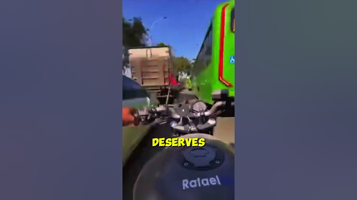 Lane splitting biker gets what he DESERVES! Video: u/HichamChawling