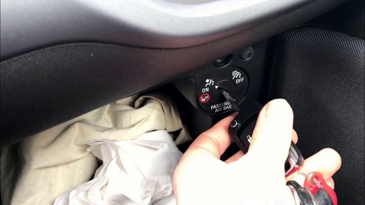 PKW Beifahrer Airbag an und aus schalten Airbag deaktivieren für Kindersitz Opel Corsa E ...