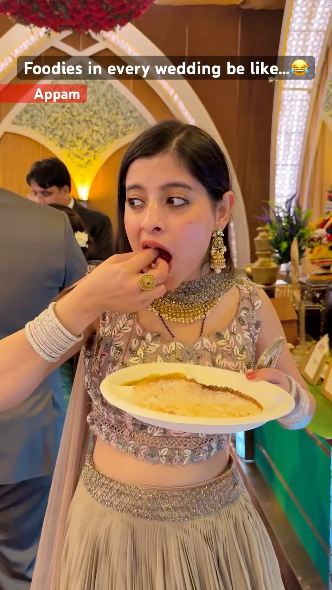 Aap sabse pehle kya khate ho shadi me jakar??#comedy #chetanmonga #shorts