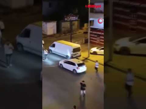 Film sahnesi değil, gerçek: Esenyurt'taki kılıçlı kavga kamerada