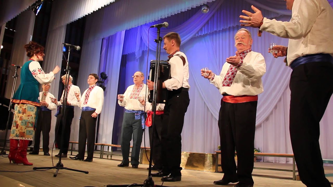 Хор украинской песни "Червона калина" (РнД). "Як засядем, браття, коло ...