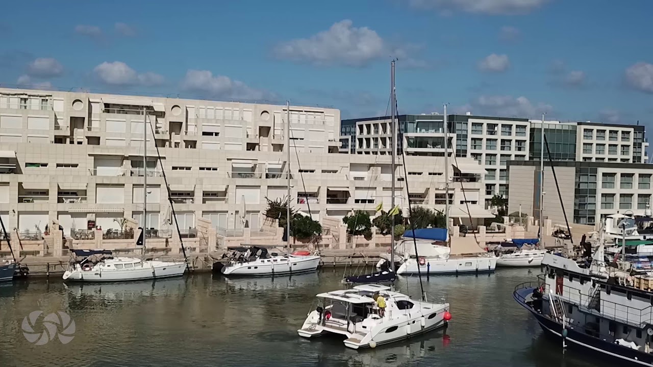 תמרוני מנוע בקטמארן