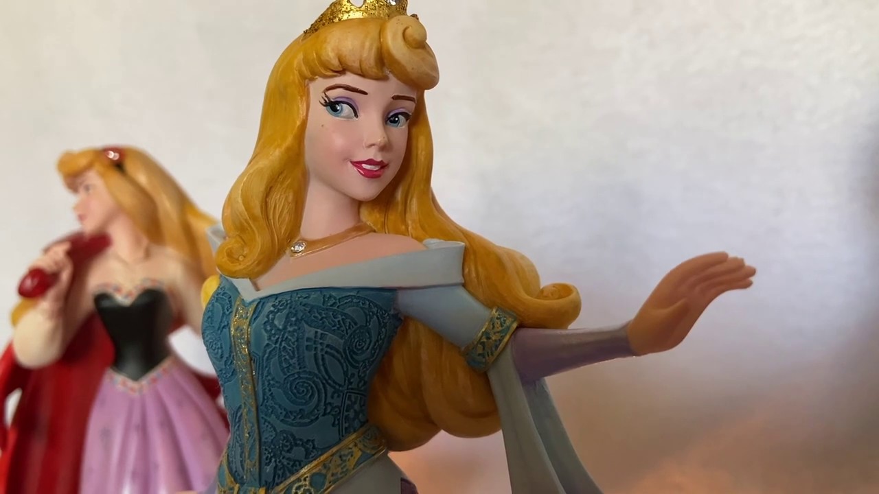 Disney Enesco Couture De Force Aurora Figurine ð§ð»ââï¸ð§ââï¸ð§ - YouTube