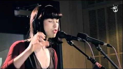 Kimbra - "Two Weeks/ Head Over Heels"