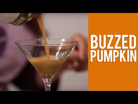 how-to-make-tito’s-handmade-vodka-buzzed-pumpkin-halloween-cocktail