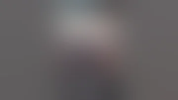 مفحط تلاحقه دوريه ومعاه معزيين بنات 
