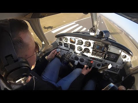 Video: Wie schnell fliegen kleine Propellerflugzeuge?