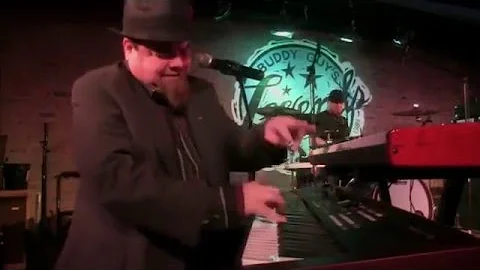 Marty Sammon gets wild on piano (BuddyGuy.TV)