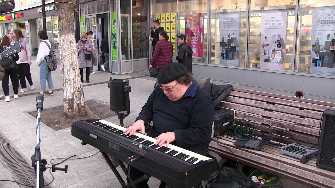 уличные музыканты. уличные музыканты в городе. музыка улиц видео. уличные музыканты спб. уличные музыканты видео анапа девушка с белыми волосами.