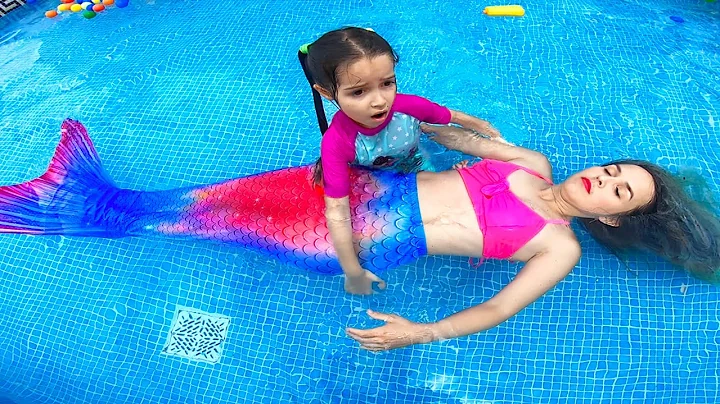 I Turned into a Mermaid in the Pool