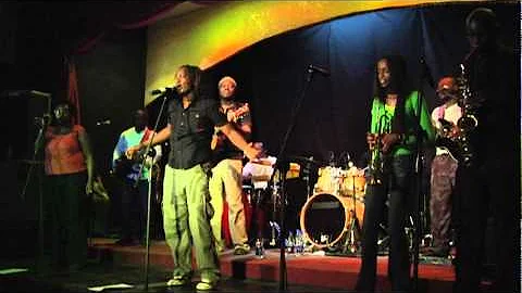 Eric Wainaina "Kitu Kidogu" - Live