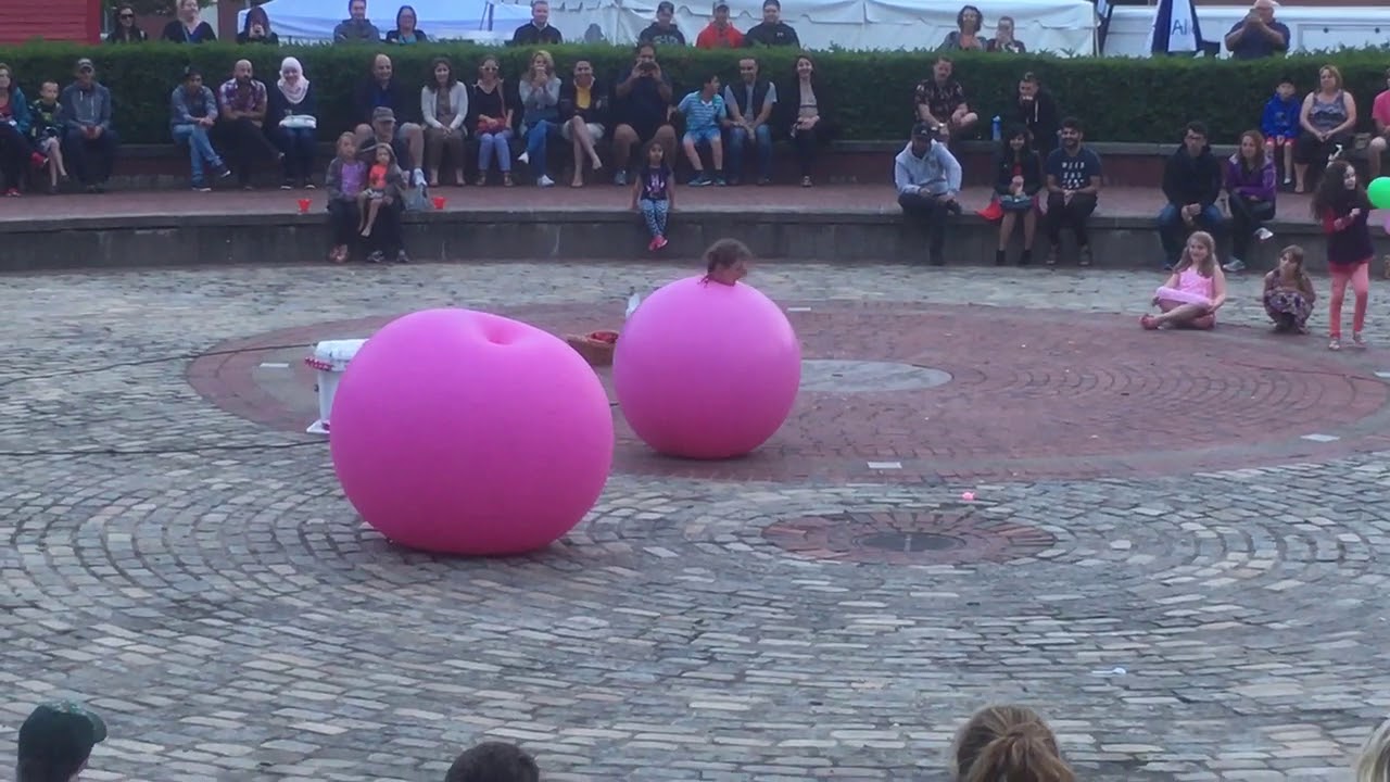 Les Soeurs Kif Kif at Buskers on the Bay in Saint John, NB