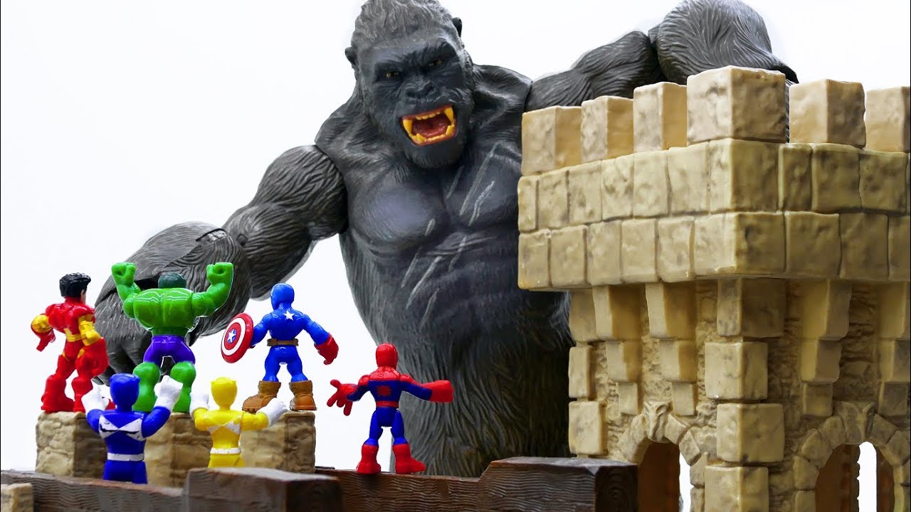 Power Rangers & Marvel Avengers Toys Pretend Play | KING KONG Attack ...