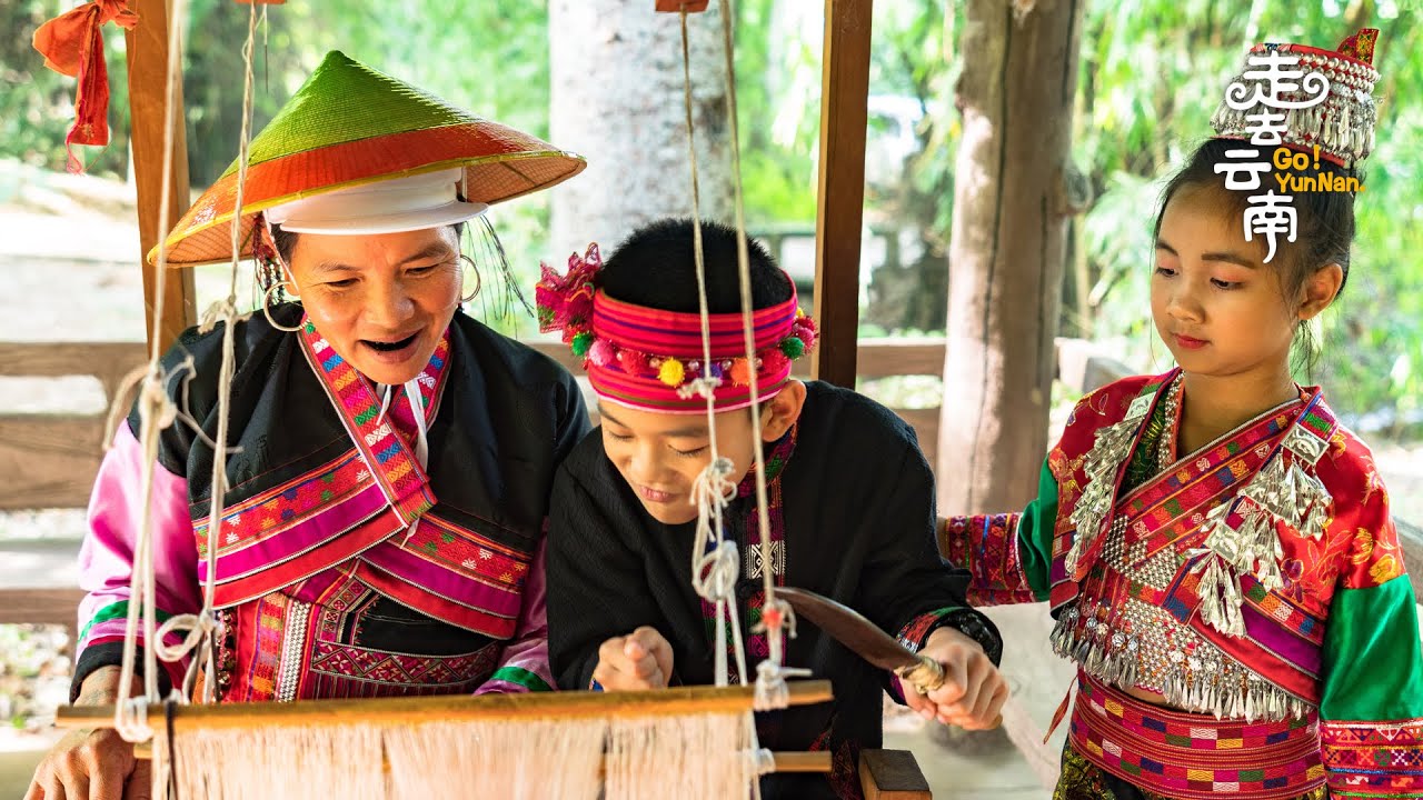Bird's eye view of Ailao Mountains: Huayao Dai people weave in the sacred forest