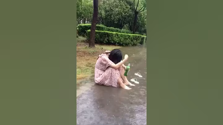 502호 월세 낼 돈이 없어서 비오는데 한잔하는거여???