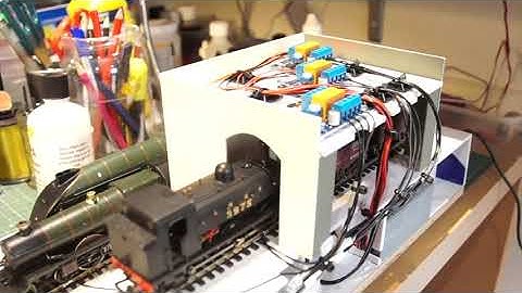 Shelf layout part 3 - Shuttles are working , despite my dodgy wiring - I