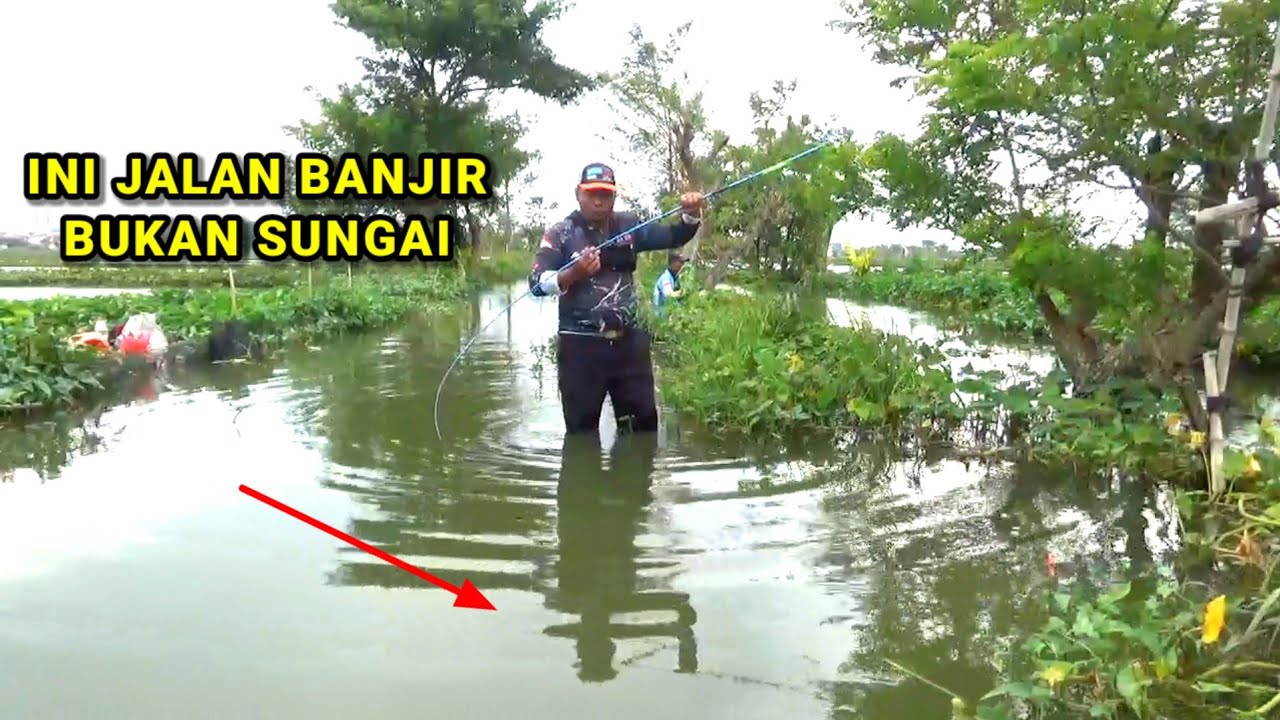 Meski di jalan.. Mancing di sini ikannya babon babon