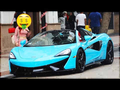 😱 See what She did when she saw Santa has a McLaren 570S 🤑