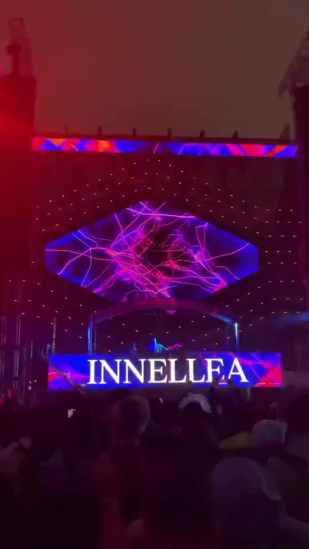 @Innellea playing his tune with @Colyn_music - Set Me Free at EDC Mexico ??? #shorts