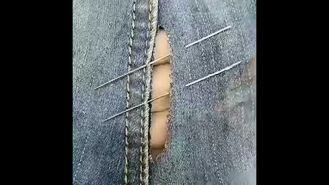 Как зашить дырку в джинсах #shorts