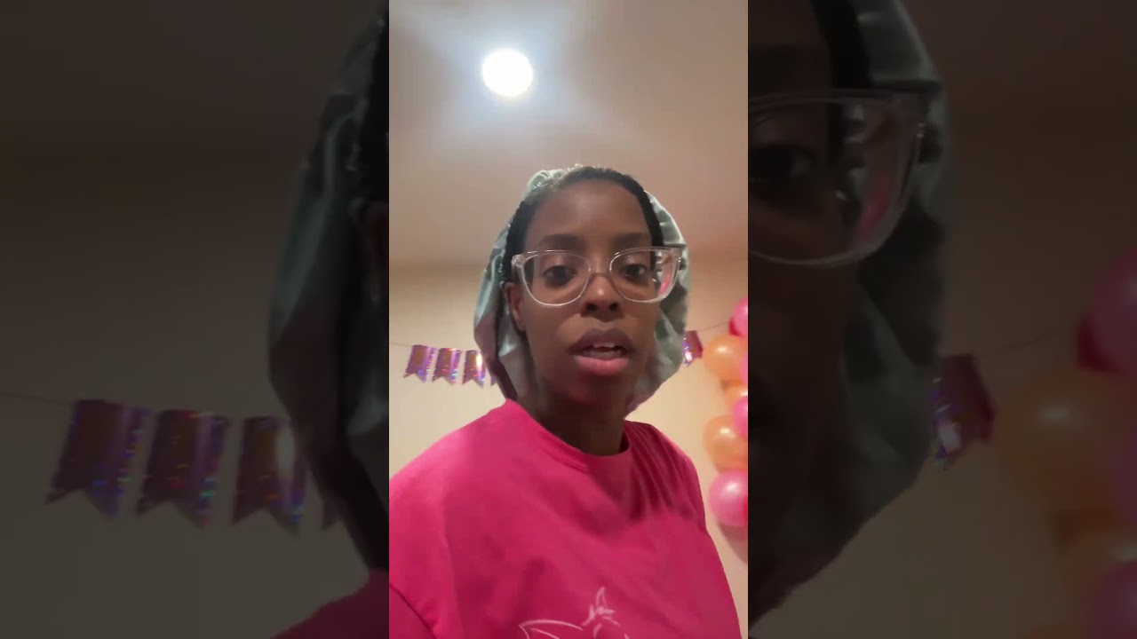 Отдельно стоящая арка из воздушных шаров и колонн